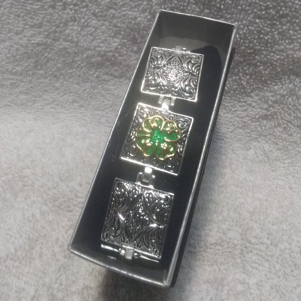 Montana Silversmiths Silver Green Engraved 4 Leaf Clover Bangle Bracelet NIB